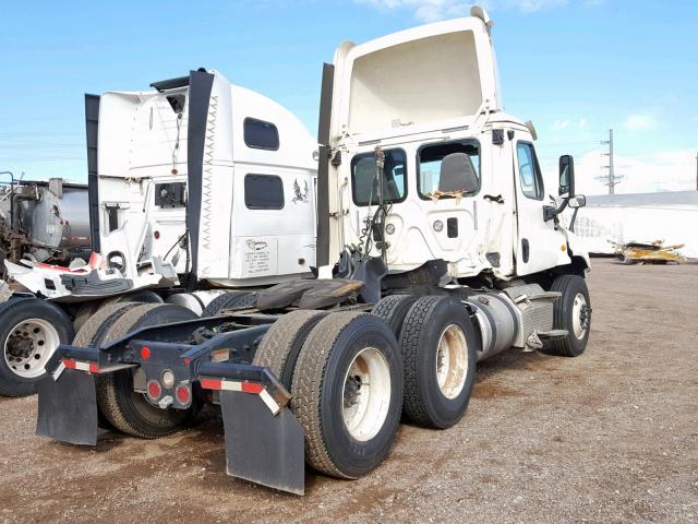 3AKJGEDV9FDGS1526 - 2015 FREIGHTLINER CASCADIA 1 WHITE photo 4