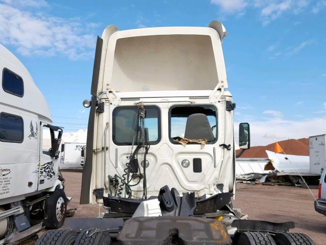 3AKJGEDV9FDGS1526 - 2015 FREIGHTLINER CASCADIA 1 WHITE photo 6