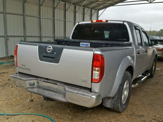 1N6AD07U06C453086 - 2006 NISSAN FRONTIER C SILVER photo 4