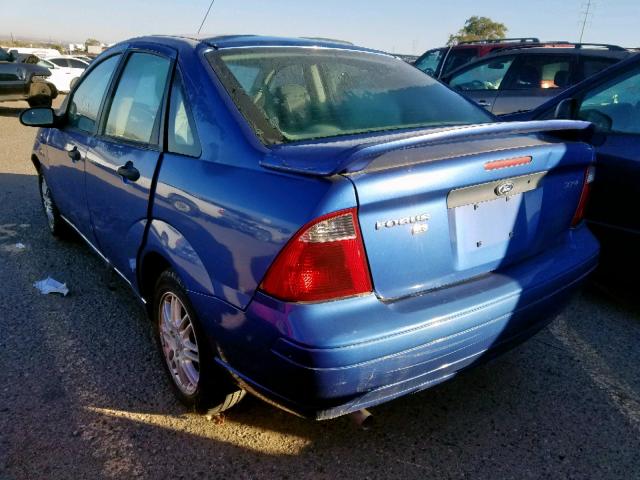 1FAFP34N45W188710 - 2005 FORD FOCUS ZX4 BLUE photo 3