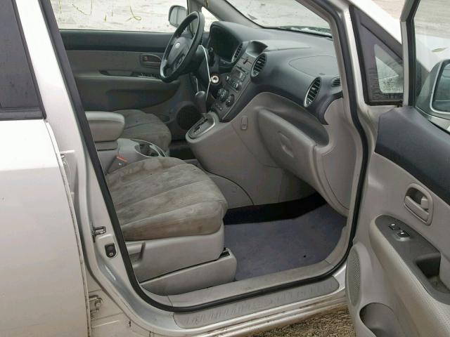 KNAFG525877096065 - 2007 KIA RONDO BASE SILVER photo 5