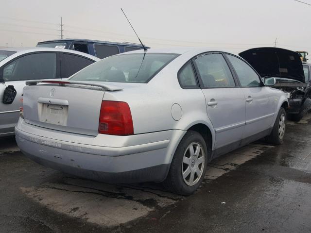 WVWMA23B3YP179113 - 2000 VOLKSWAGEN PASSAT GLS GRAY photo 4