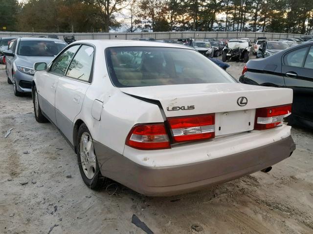 JT8BF28G9Y0271170 - 2000 LEXUS ES 300 WHITE photo 3