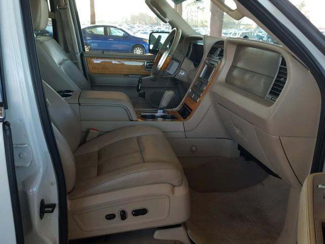 5LMFL275X8LJ12919 - 2008 LINCOLN NAVIGATOR 白色 照片 5
