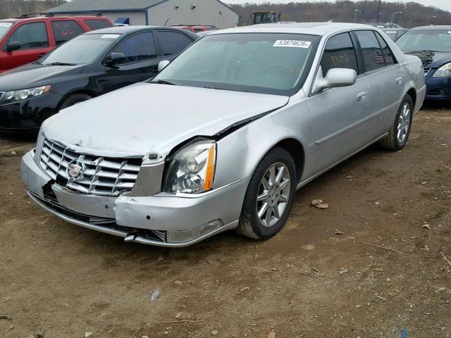 1G6KD5E67BU120982 - 2011 CADILLAC DTS LUXURY SILVER photo 2