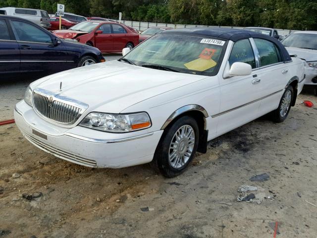 1LNHM83V56Y615193 - 2006 LINCOLN TOWN CAR D WHITE photo 2