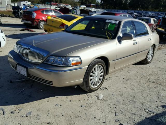 1LNHM81W74Y614460 - 2004 LINCOLN TOWN CAR E GOLD photo 2