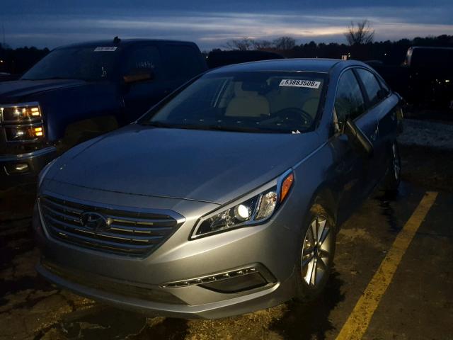 5NPE24AF5FH174281 - 2015 HYUNDAI SONATA SE SILVER photo 2