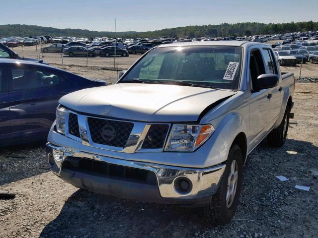 1N6AD07U16C457728 - 2006 NISSAN FRONTIER C SILVER photo 2