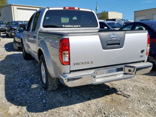 1N6AD07U16C457728 - 2006 NISSAN FRONTIER C SILVER photo 3