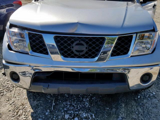 1N6AD07U16C457728 - 2006 NISSAN FRONTIER C SILVER photo 7