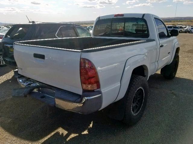 5TENX62N27Z336367 - 2007 TOYOTA TACOMA PRE WHITE photo 4