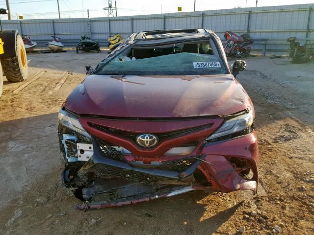 4T1B61HK4JU575016 - 2018 TOYOTA CAMRY XSE RED photo 9