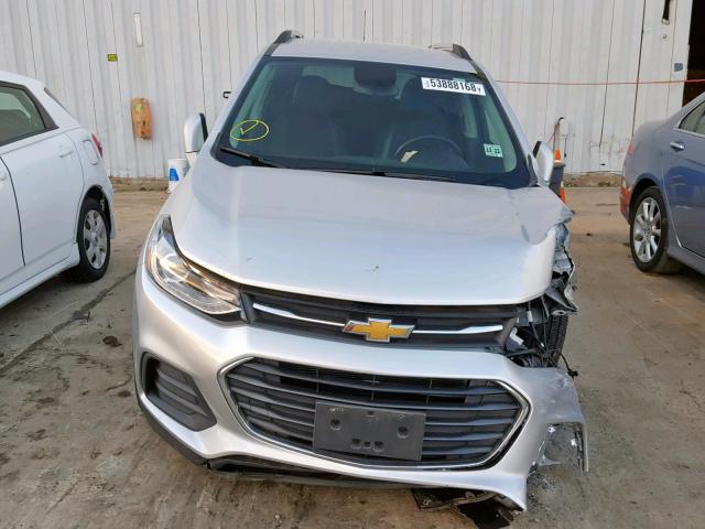 KL7CJPSB3HB169685 - 2017 CHEVROLET TRAX 1LT SILVER photo 9