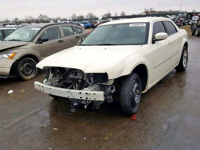 2C3KK53G98H218135 - 2008 CHRYSLER 300 TOURIN WHITE photo 2