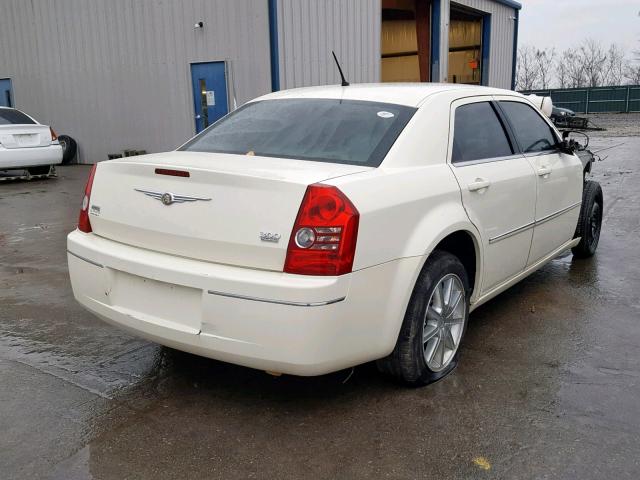 2C3KK53G98H218135 - 2008 CHRYSLER 300 TOURIN WHITE photo 4