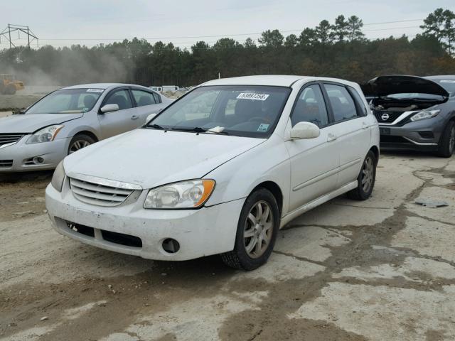 KNAFE161465216217 - 2006 KIA SPECTRA5 WHITE photo 2