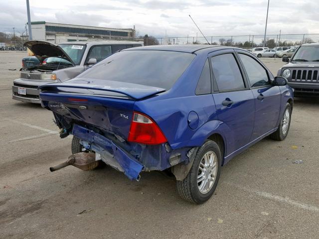 1FAFP34N46W213915 - 2006 FORD FOCUS ZX4 BLUE photo 4