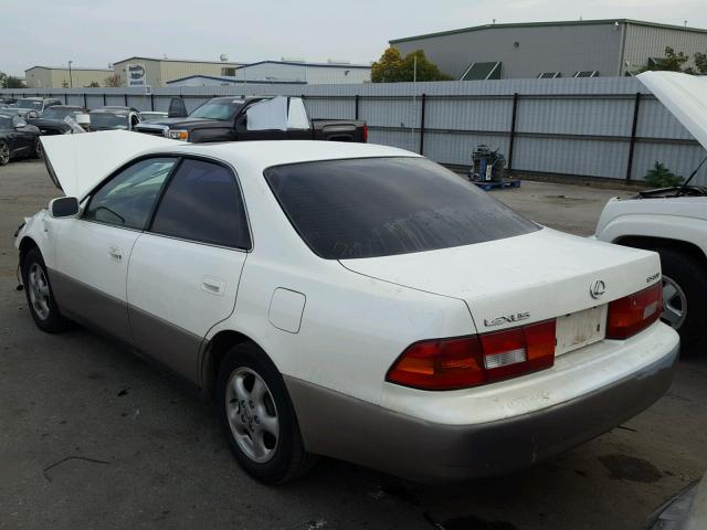 JT8BF22G0V0030022 - 1997 LEXUS ES 300 WHITE photo 3