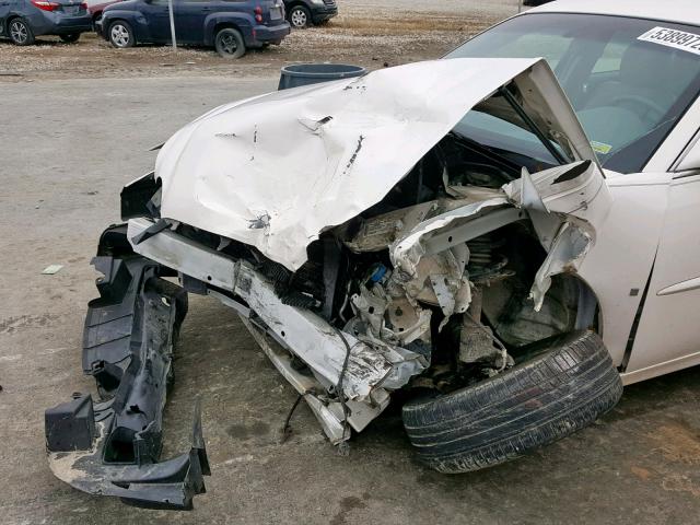 2G4WD552271109219 - 2007 BUICK LACROSSE C WHITE photo 9