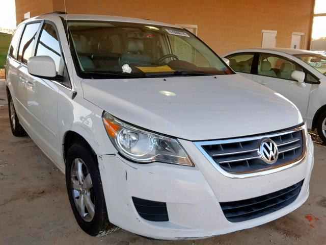 2V4RW3DG2BR621883 - 2011 VOLKSWAGEN ROUTAN SE WHITE photo 1