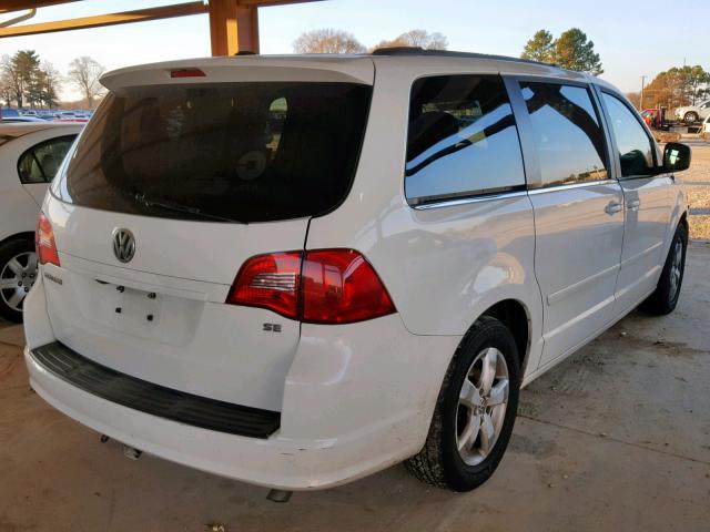 2V4RW3DG2BR621883 - 2011 VOLKSWAGEN ROUTAN SE WHITE photo 4