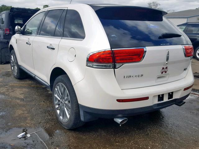 2LMDJ6JK3BBJ20295 - 2011 LINCOLN MKX WHITE photo 3