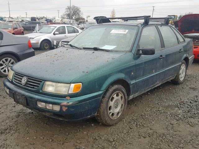 WVWGC83A4TE058189 - 1996 VOLKSWAGEN PASSAT GLS GREEN photo 2