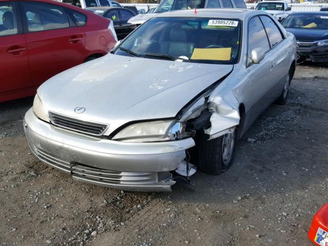 JT8BF22G5V5011758 - 1997 LEXUS ES 300 SILVER photo 2