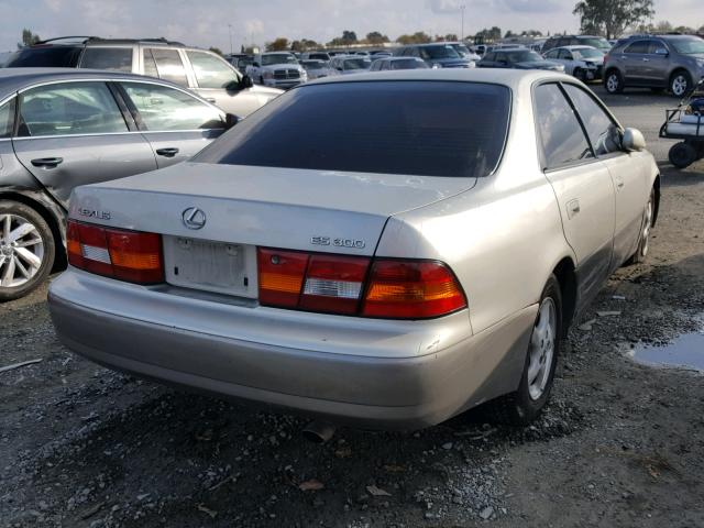 JT8BF22G5V5011758 - 1997 LEXUS ES 300 SILVER photo 4