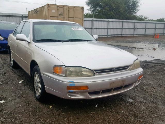 JT2BG12K8T0368402 - 1996 TOYOTA CAMRY DX CREAM photo 1