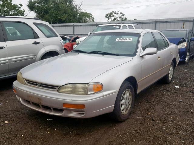 JT2BG12K8T0368402 - 1996 TOYOTA CAMRY DX CREAM photo 2