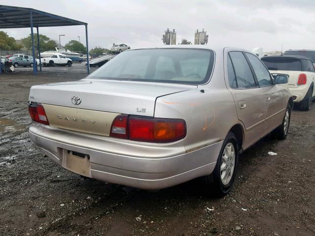 JT2BG12K8T0368402 - 1996 TOYOTA CAMRY DX CREAM photo 4