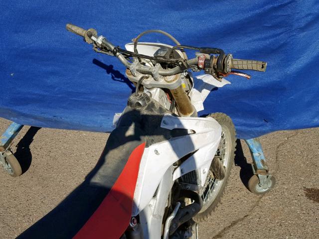 JH2ME11136M201240 - 2006 HONDA CRF250 X WHITE photo 5