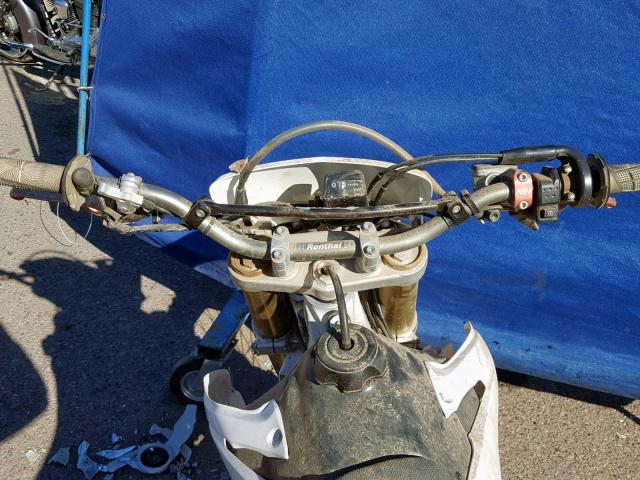 JH2ME11136M201240 - 2006 HONDA CRF250 X WHITE photo 9