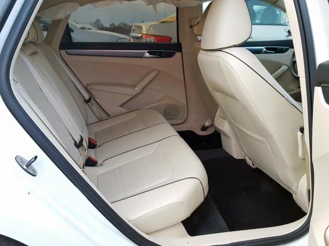 1VWDT7A30HC073595 - 2017 VOLKSWAGEN PASSAT R-L WHITE photo 6