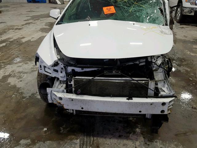 1G1ZH57B49F235895 - 2009 CHEVROLET MALIBU 1LT WHITE photo 10