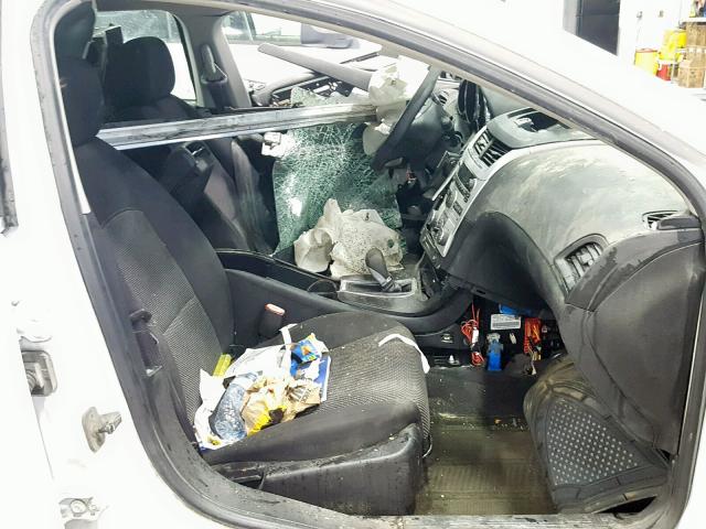 1G1ZH57B49F235895 - 2009 CHEVROLET MALIBU 1LT WHITE photo 5