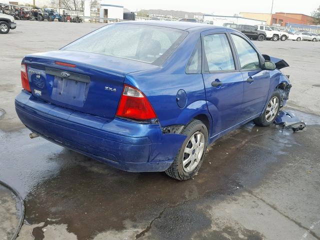 1FAFP34N75W188362 - 2005 FORD FOCUS ZX4 BLUE photo 4