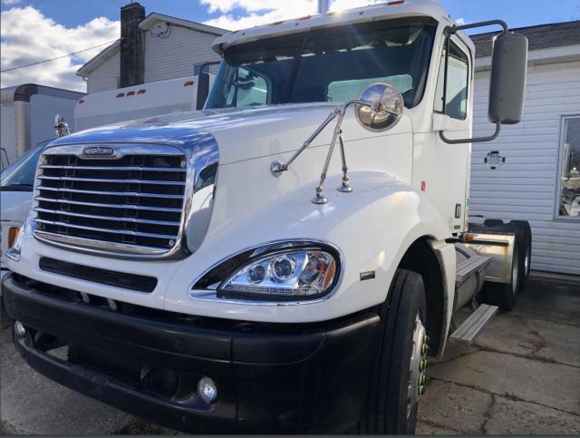 1FUJA6CV07LX36398 - 2007 FREIGHTLINER CONVENTION WHITE photo 2