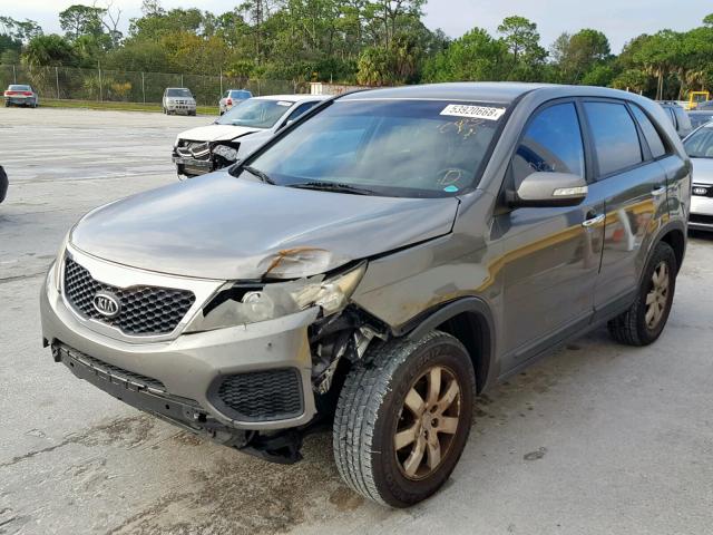 5XYKT3A12BG104530 - 2011 KIA SORENTO BA GRAY photo 2