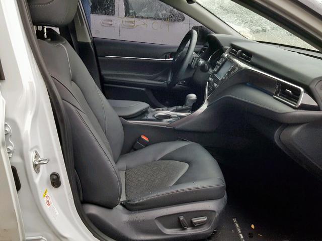 4T1B61HK3JU007761 - 2018 TOYOTA CAMRY XSE WHITE photo 5