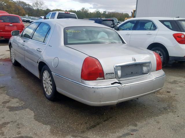 1LNHM81W93Y624986 - 2003 LINCOLN TOWN CAR E SILVER photo 3