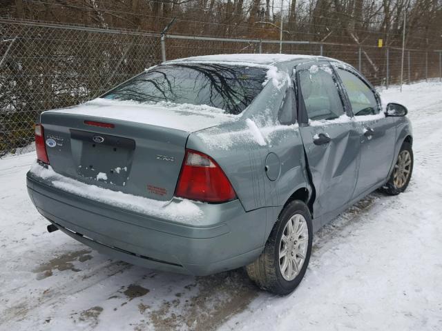 1FAHP34N55W282927 - 2005 FORD FOCUS ZX4 GREEN photo 4