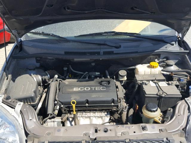 KL1TD5DE4AB050840 - 2010 CHEVROLET AVEO LS GRAY photo 7