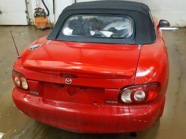 JM1NB353030307032 - 2003 MAZDA MX-5 MIATA RED photo 6