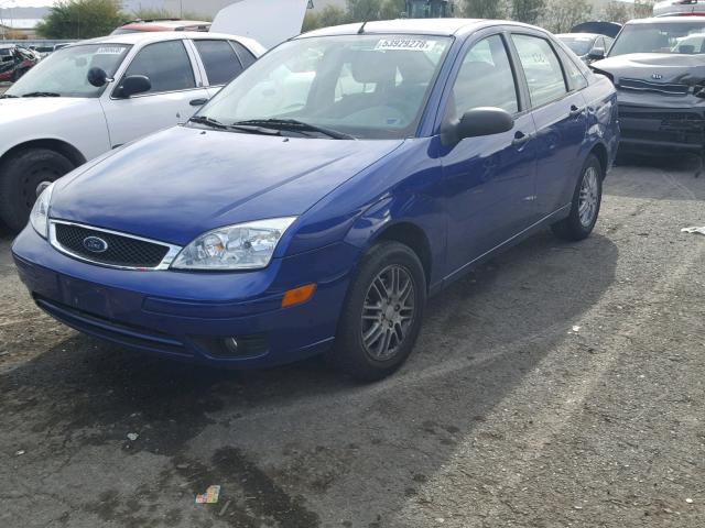 1FAHP34N26W230821 - 2006 FORD FOCUS ZX4 BLUE photo 2