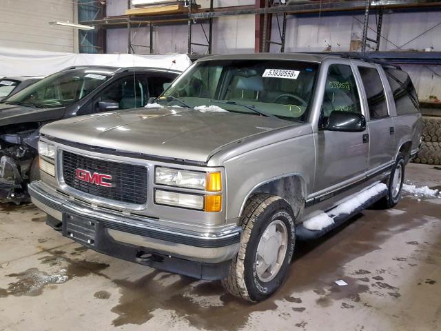 1GKFK16R2XJ775991 - 1999 GMC SUBURBAN K BEIGE photo 2