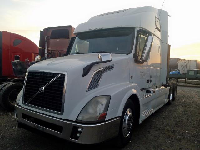 4V4NC9EH2FN183465 - 2015 VOLVO VN VNL WHITE photo 2