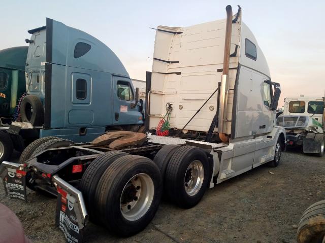 4V4NC9EH2FN183465 - 2015 VOLVO VN VNL WHITE photo 4